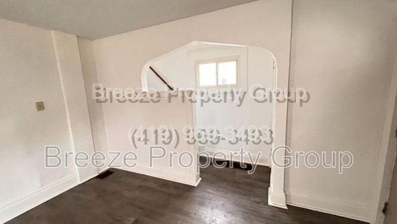 1912 Greenwood Ave - Photo 4 of 9
