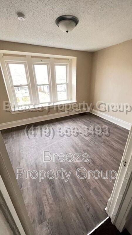 1912 Greenwood Ave - Photo 5 of 9