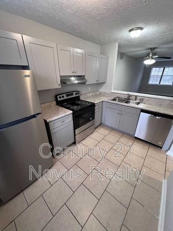 741 South St - Photo 3 of 11