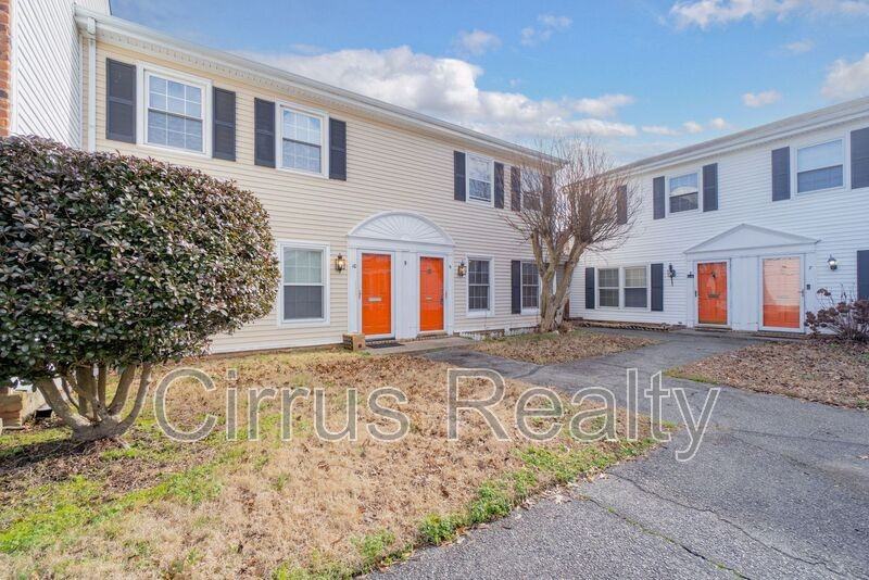 9 Towne Square Dr - Photo 2 of 28