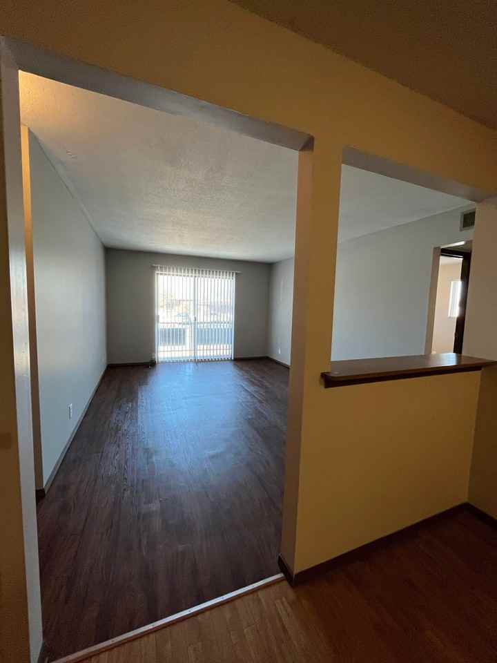 321 Chestnut (Hickman) - Photo 3 of 9