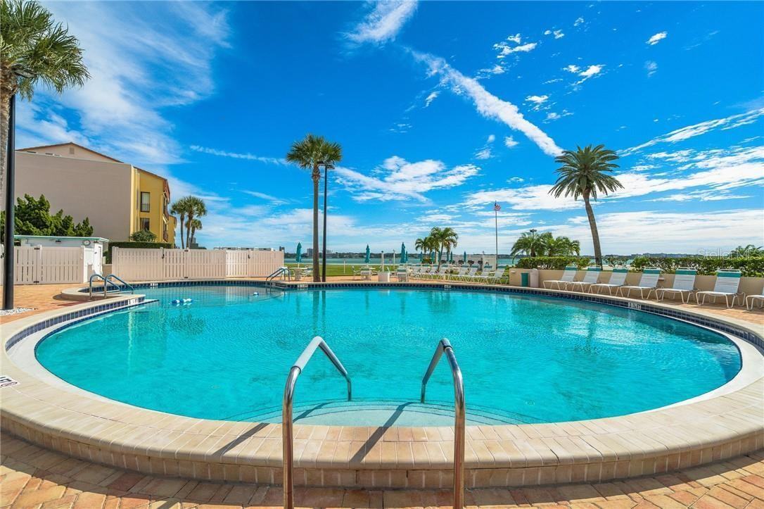 851 Bayway Boulevard - Photo 5 of 44