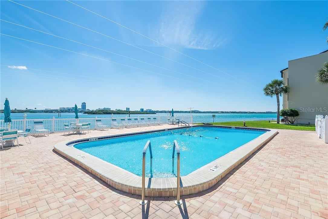 851 Bayway Boulevard - Photo 7 of 44