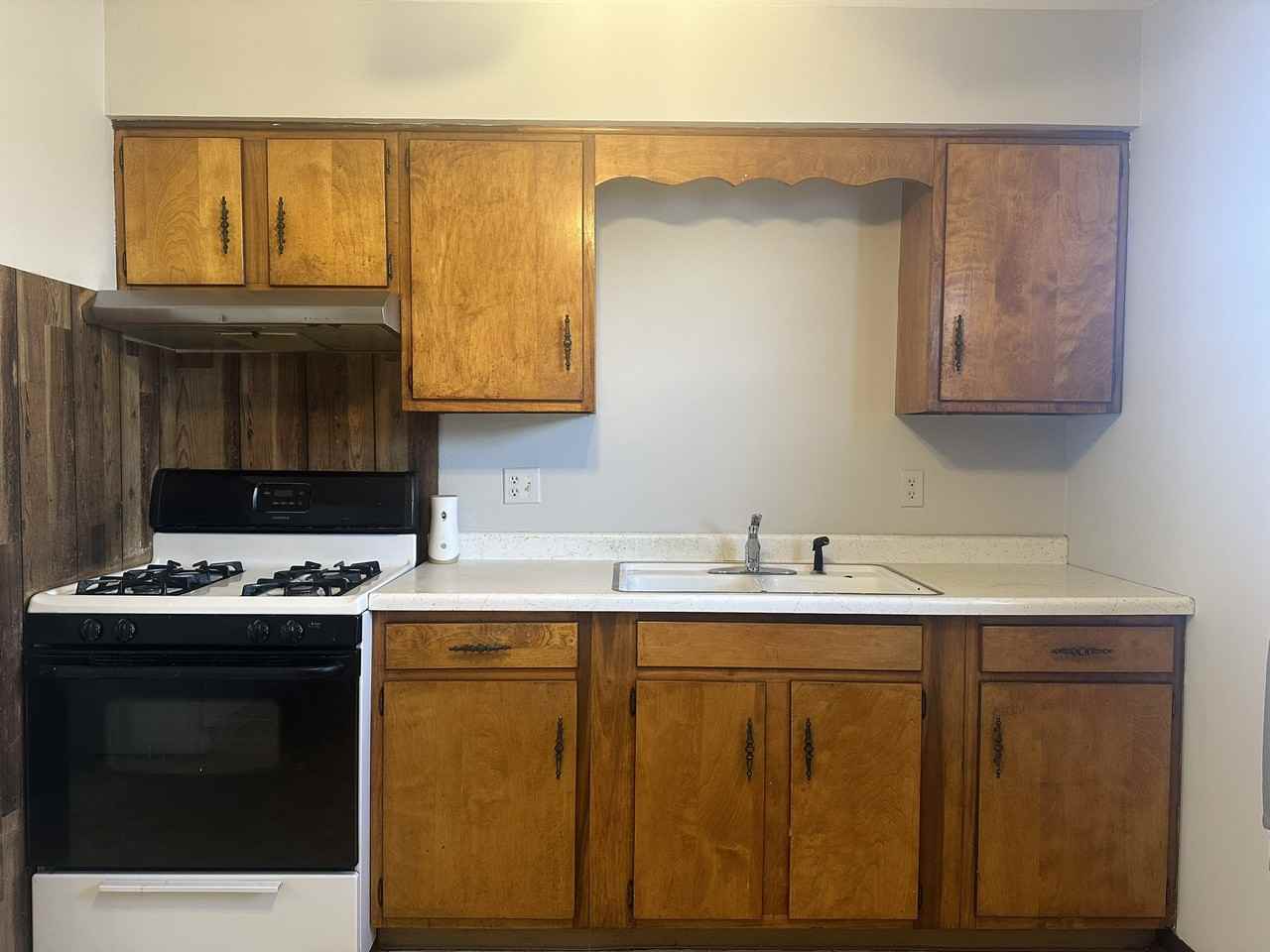 3311 Montrose Avenue - Photo 3 of 12