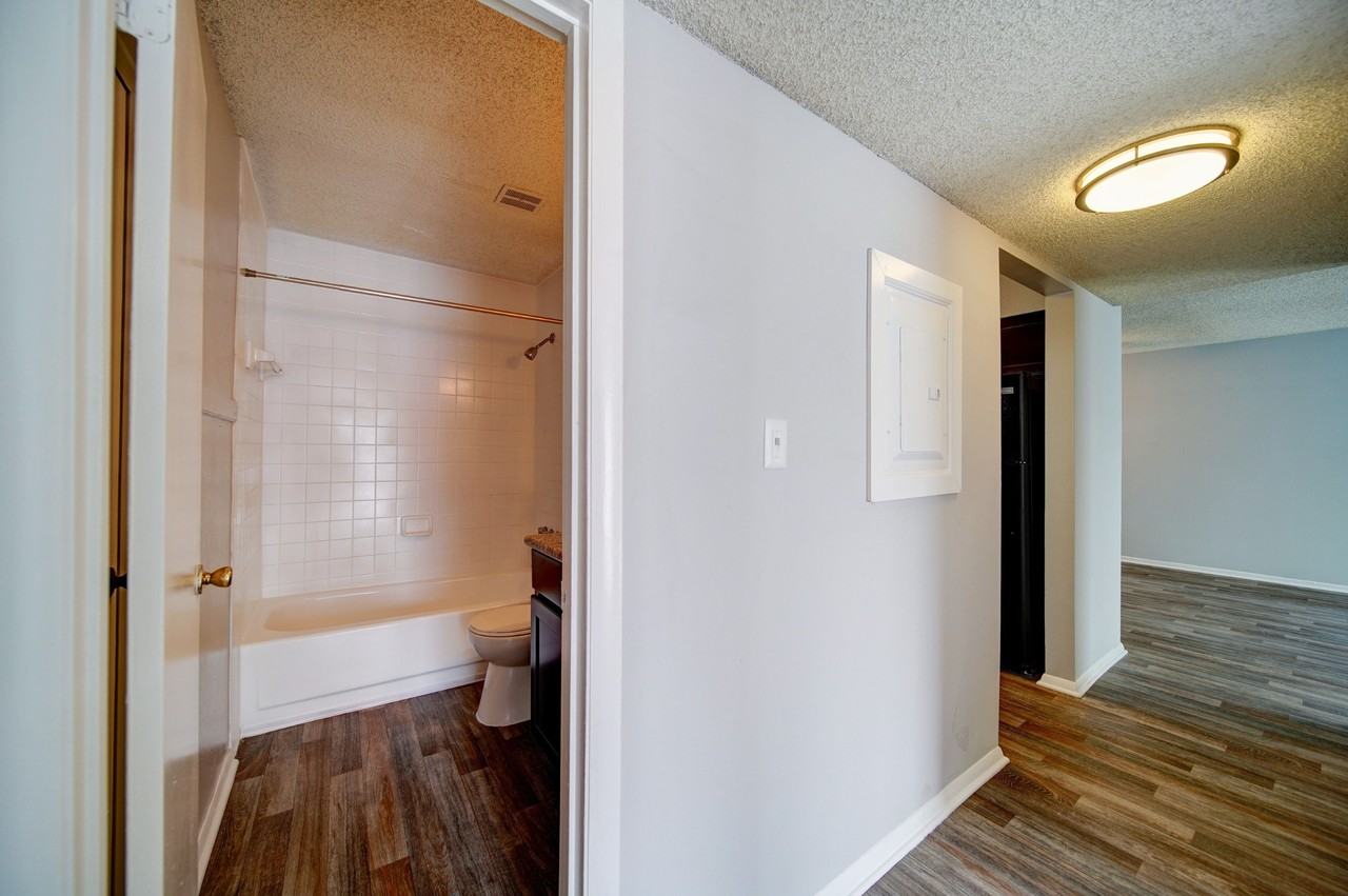 Tara Hills Apartments - Photo 6 of 35