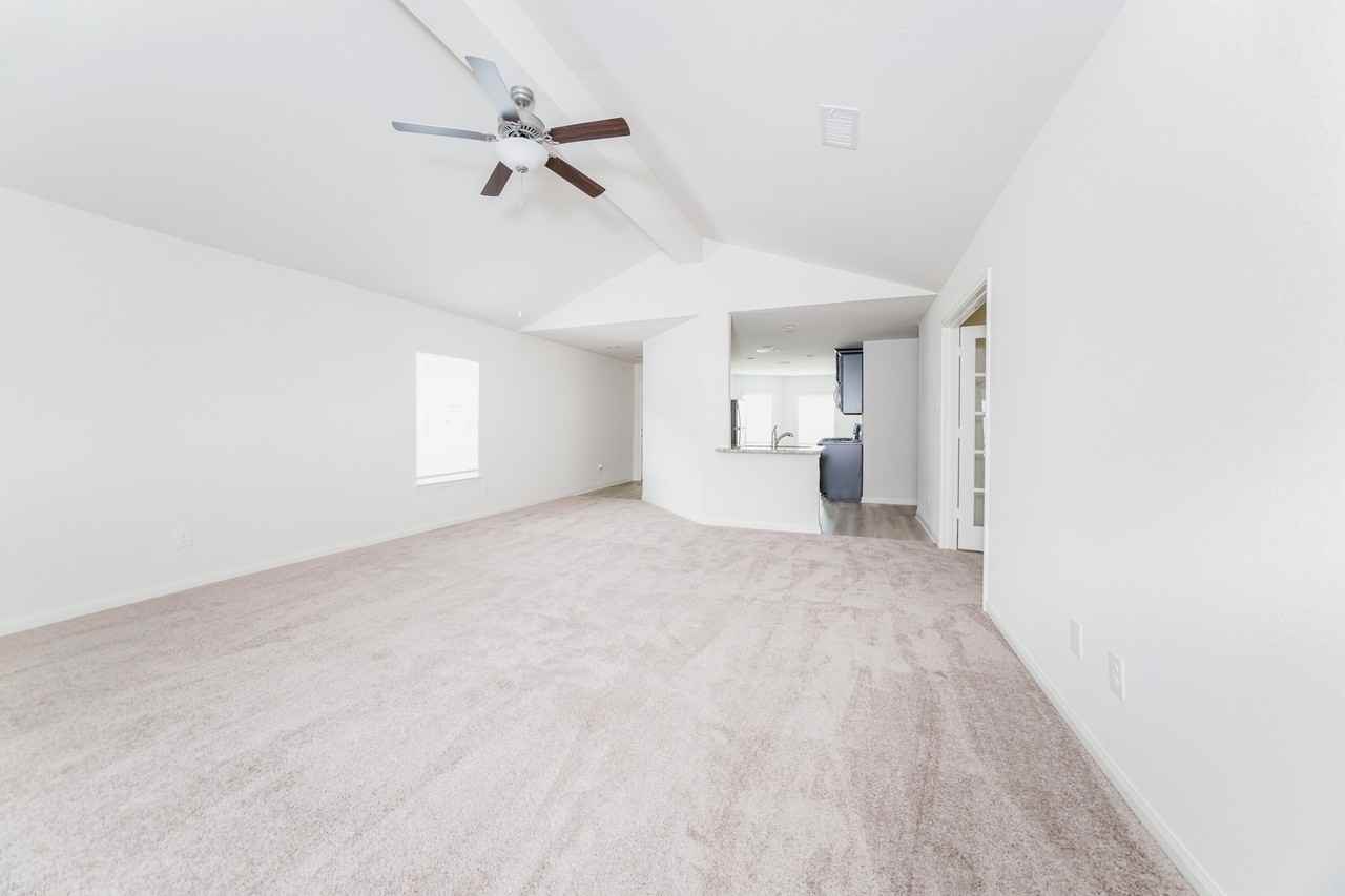 22067 Ellison Dr - Photo 3 of 24