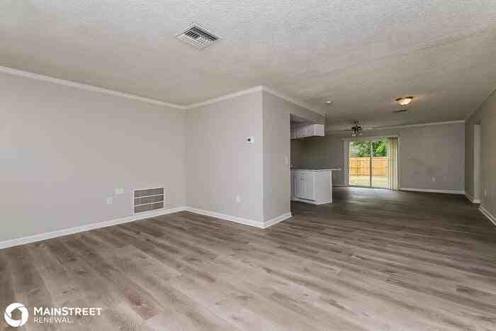 5115 Glenhurst Ln - Photo 3 of 16