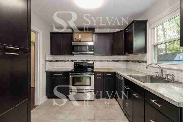 815 King George Dr - Photo 2 of 14