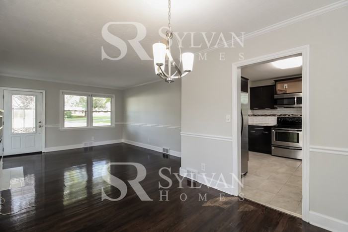 815 King George Dr - Photo 3 of 14