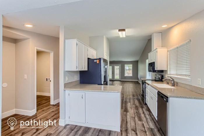 15413 Ne 47th Cir - Photo 3 of 19