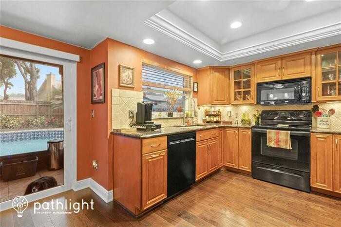 2421 Arborwood Dr - Photo 3 of 20