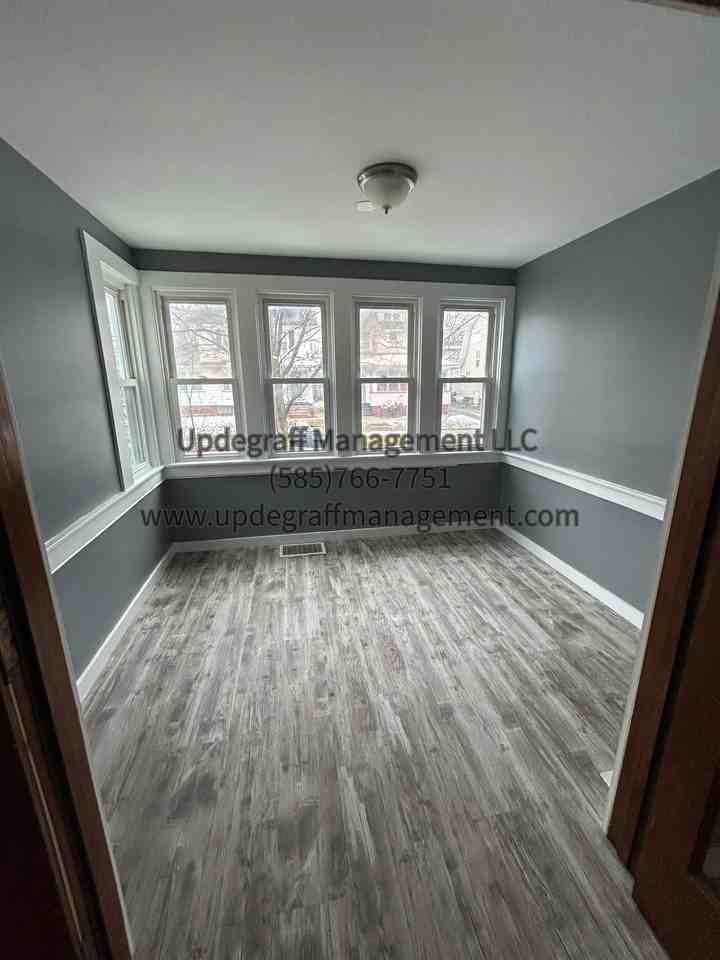 180 178 - 180 Salina Street - 178 #178 - Photo 3 of 9
