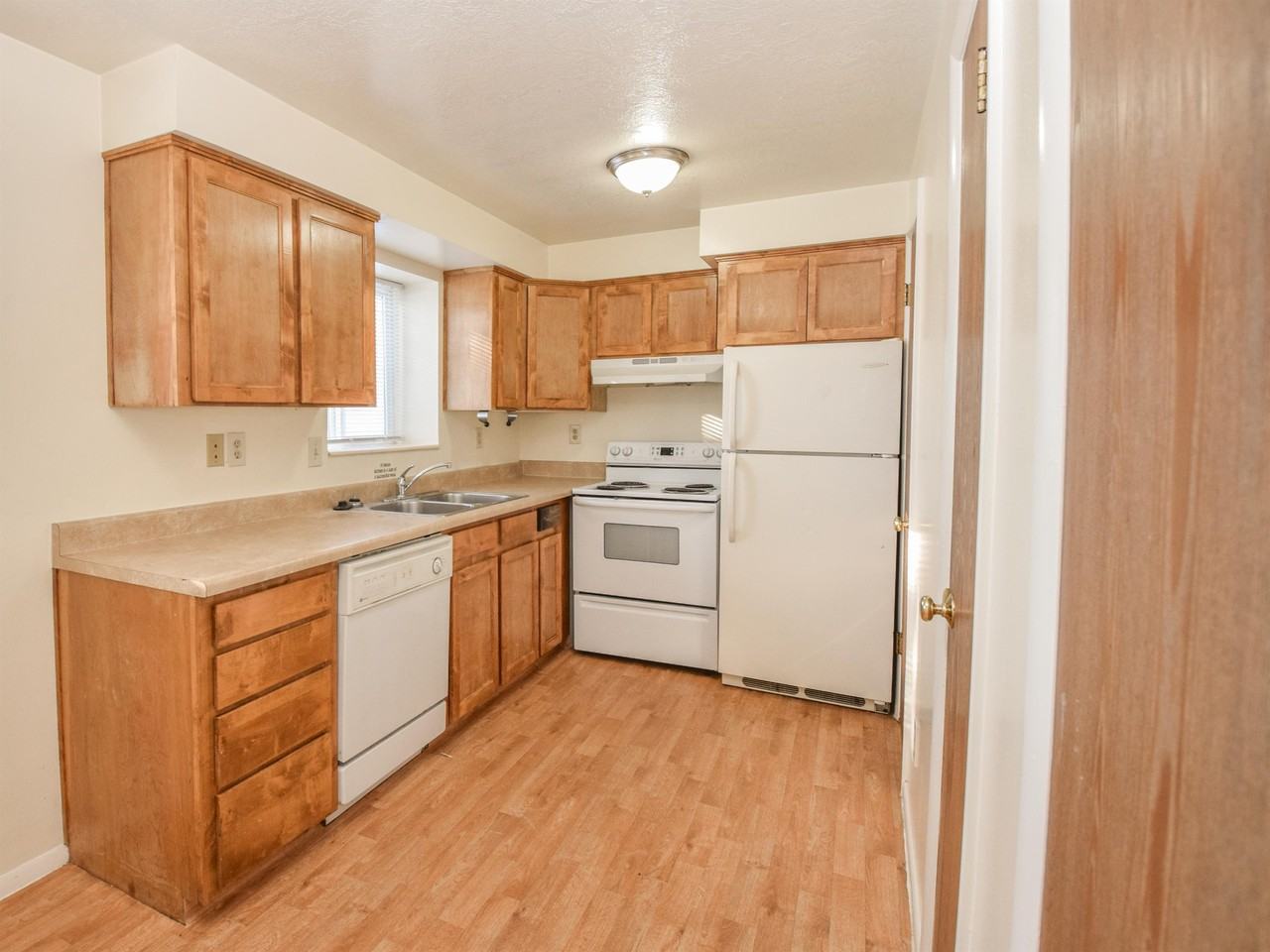 875 W 530 S #4 - Photo 6 of 20
