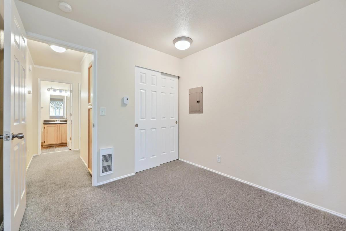 3873 Nw Fairway Ln - Photo 2 of 18