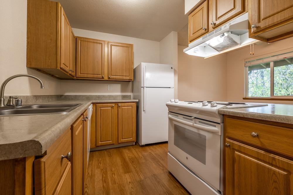 20283 1st Ave Ne - Photo 4 of 7