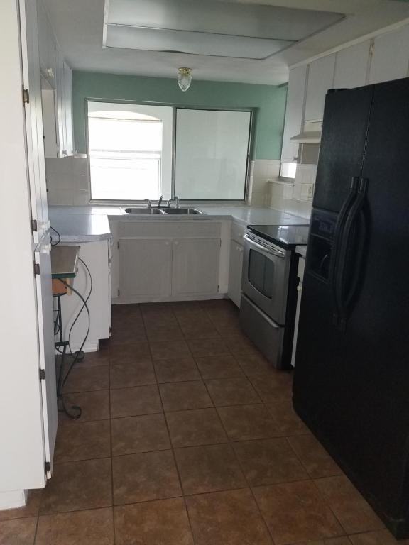 11711 Salmon Dr - Photo 3 of 9
