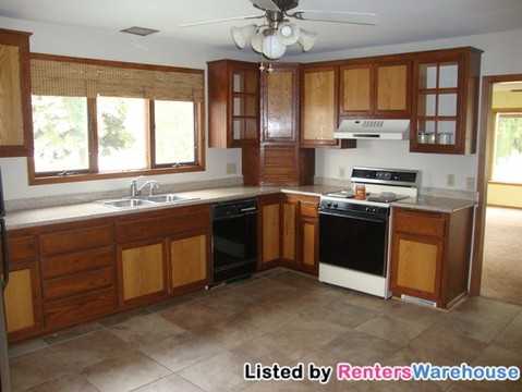 722 S Spring St - Photo 2 of 8