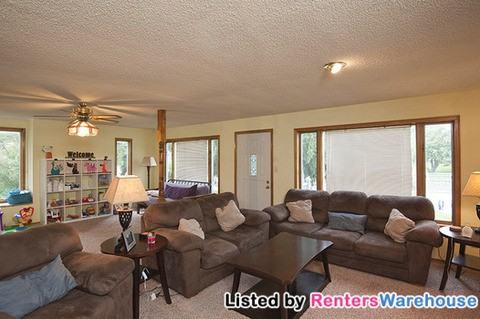 722 S Spring St - Photo 3 of 8