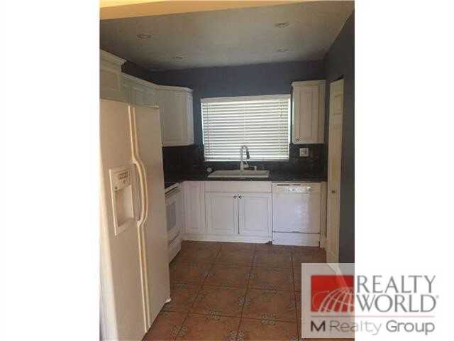 11927 Southwest 125th Place - Photo 2 of 7