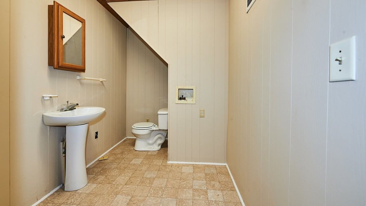 2415 N Hillcrest Dr #B - Photo 5 of 9