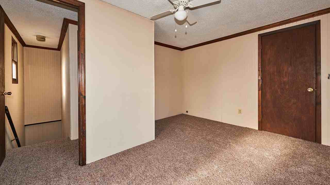 2415 N Hillcrest Dr #B - Photo 6 of 9