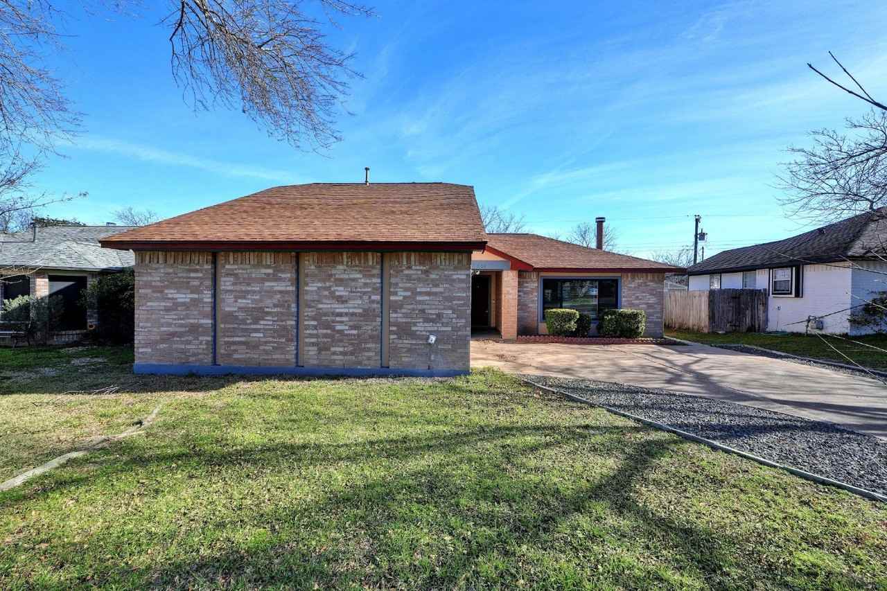 1106 Batavia Dr - Photo 2 of 28