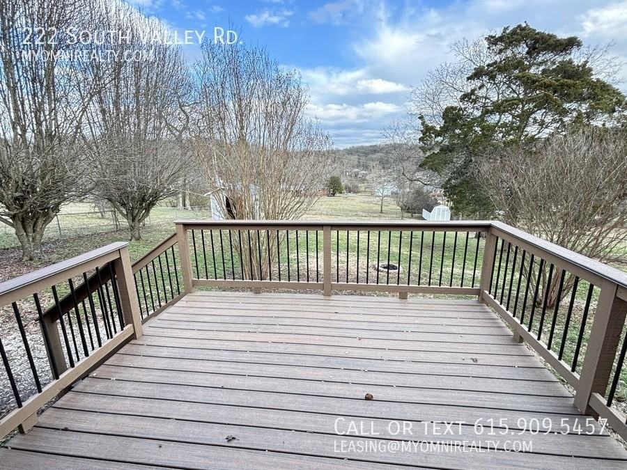 222 S Valley Rd - Photo 3 of 22