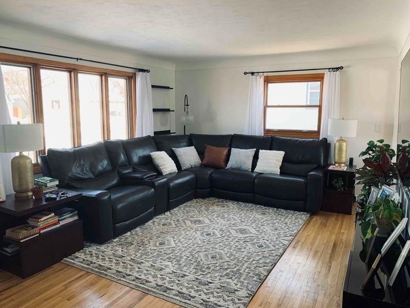 1639 Texas Ave Ne - Photo 2 of 10