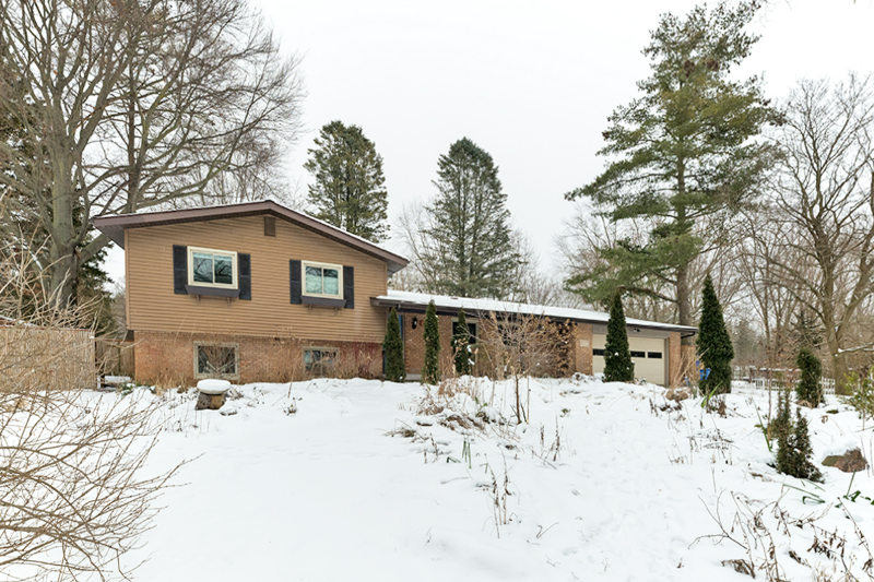 4682 Huron Hill Dr - Photo 2 of 36