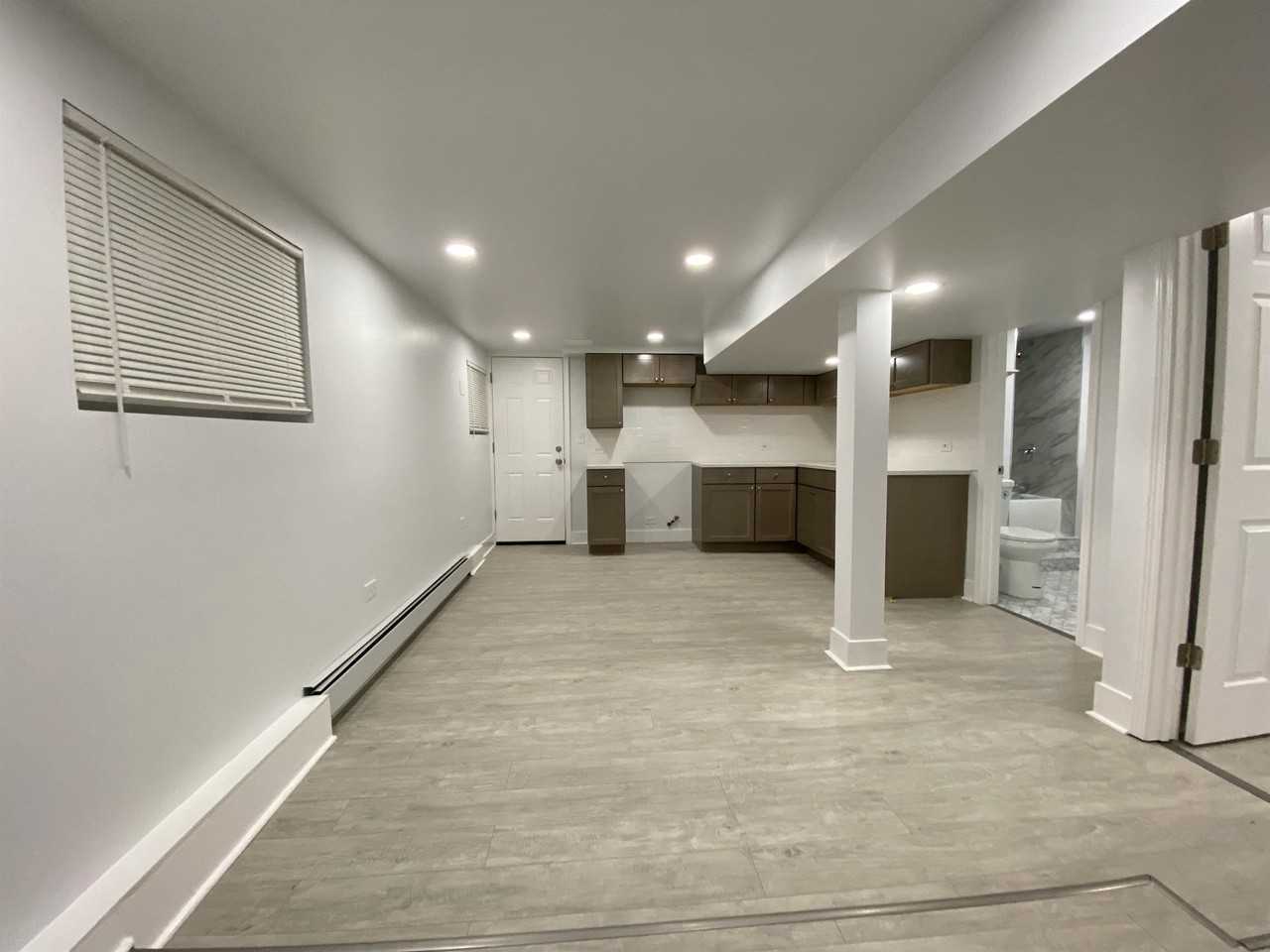 3921 3921 North Sawyer AvenueGarden - Photo 2 of 15