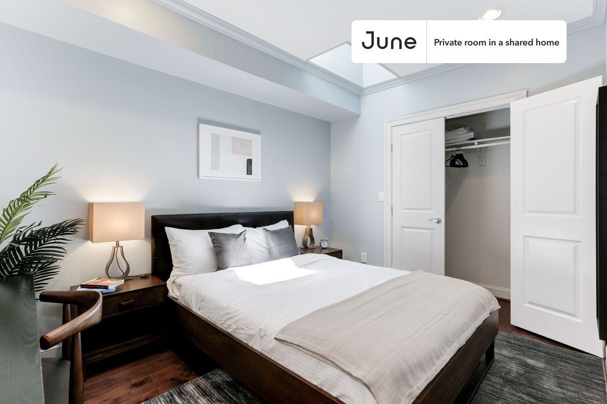 1329 E St Ne #2D - Photo 4 of 17