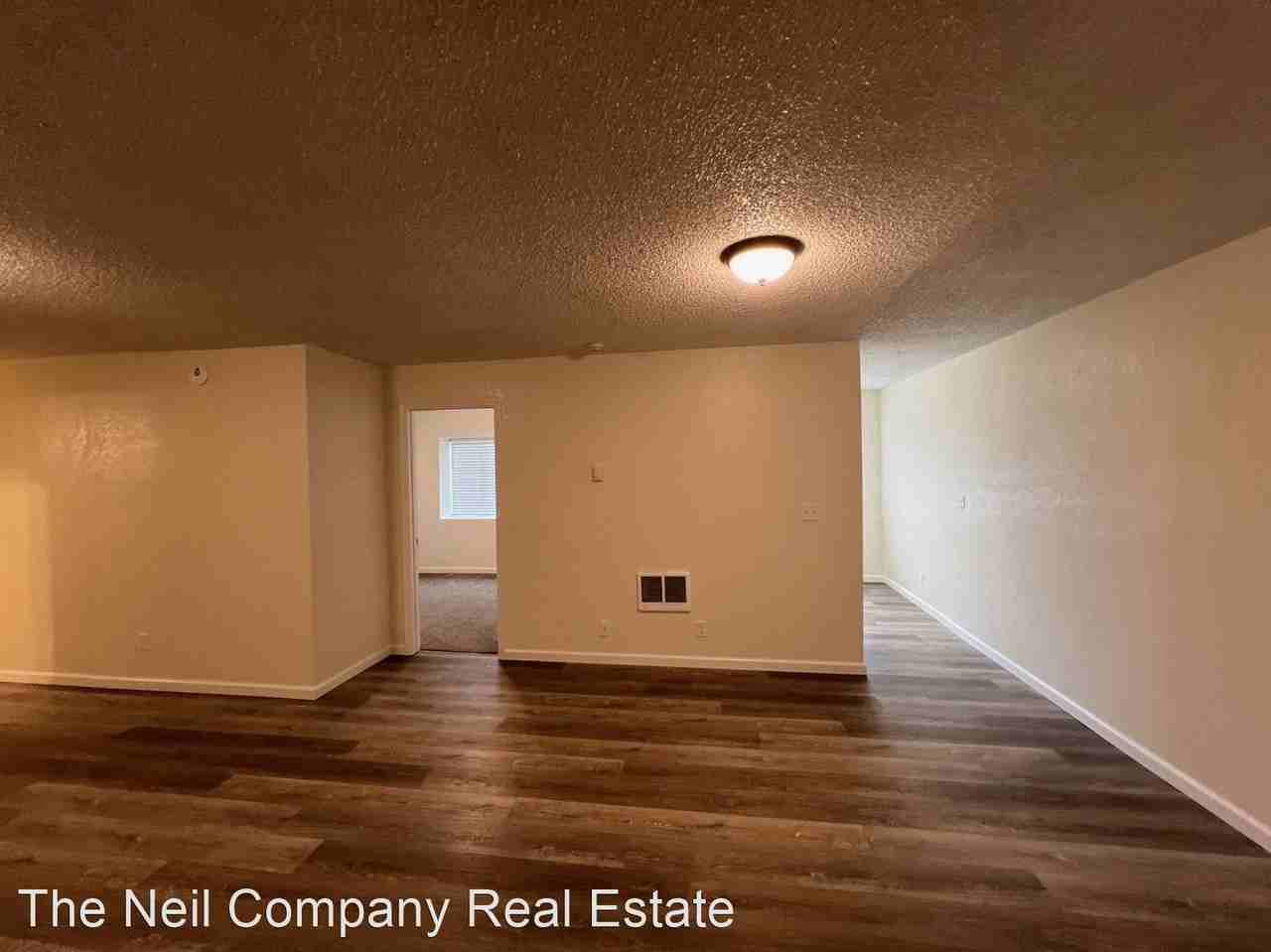 Benson Manor LLC 1819 NE Commercial Ave - Photo 3 of 12