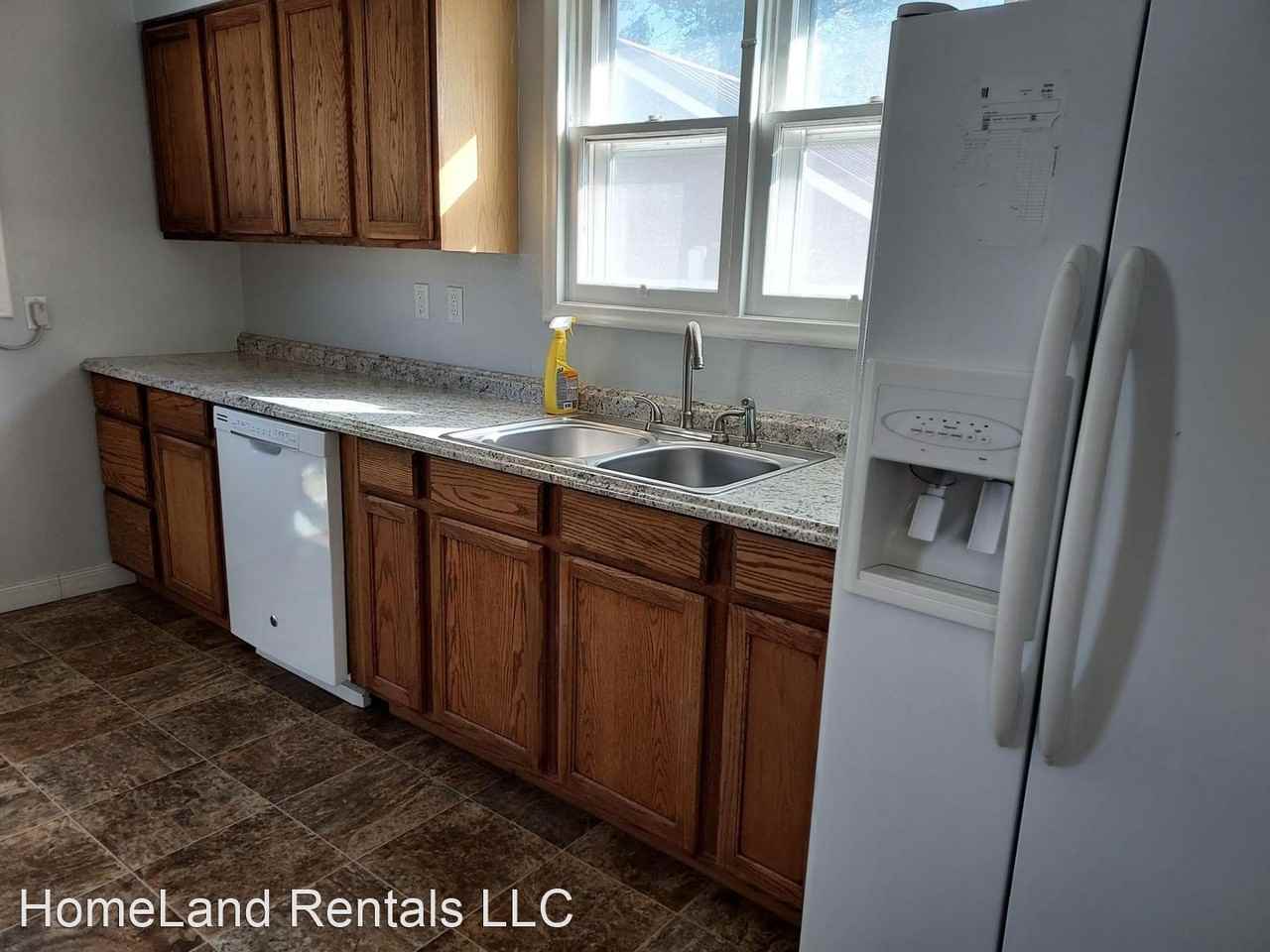 Charming property for rent, centrally located, hardwood floors! - Photo 3 of 16