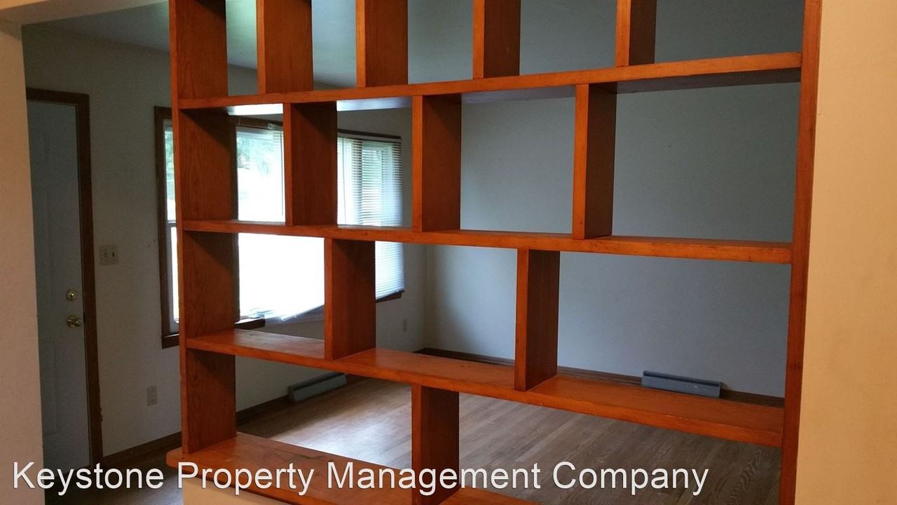 718/720 Woodside Drive - Photo 3 of 9