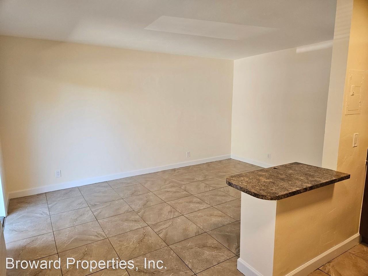 824-832 NE 16th St - Photo 3 of 9