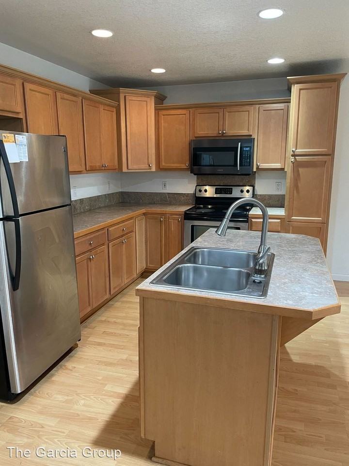 12625 Se Division St #B - Photo 2 of 17