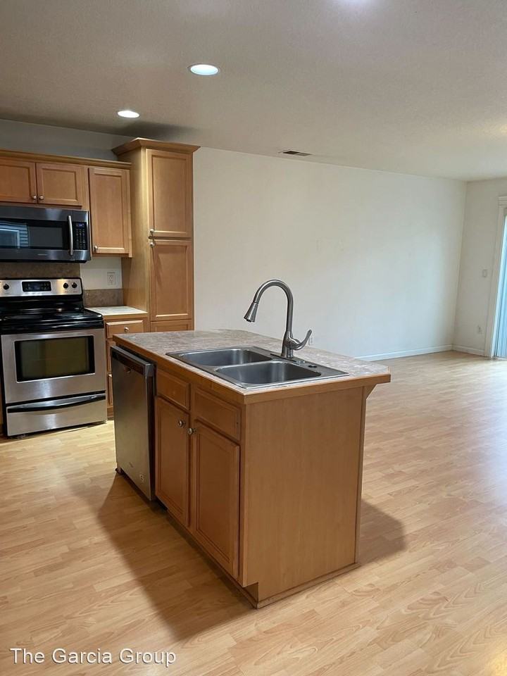 12625 Se Division St #B - Photo 3 of 17