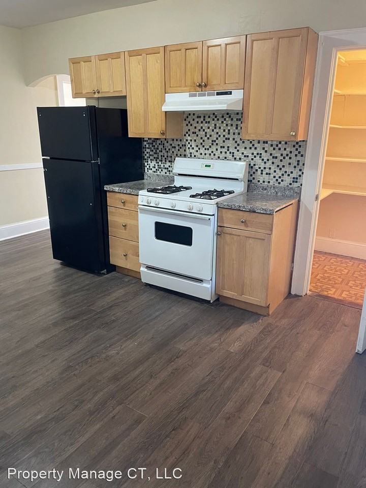 98-100 Mountford St. - Photo 2 of 7