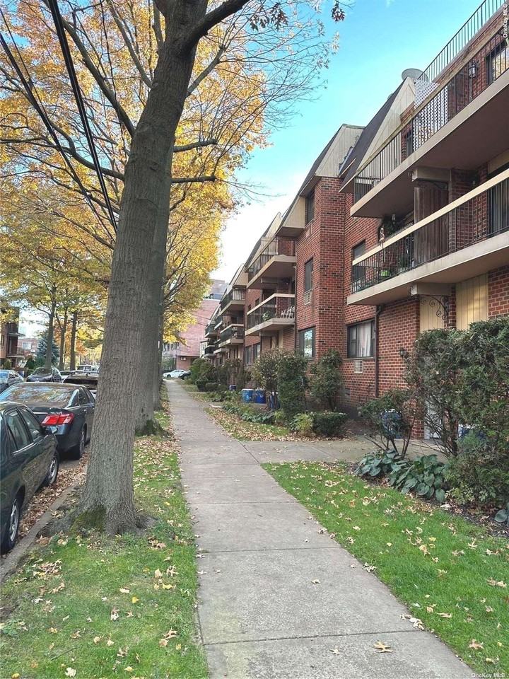 7134 162nd St ##2 - Photo 2 of 20