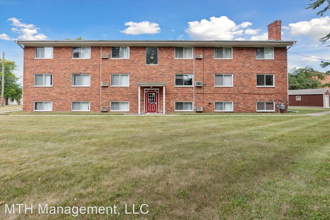 430 & 450 North Hudson - Photo 2 of 3