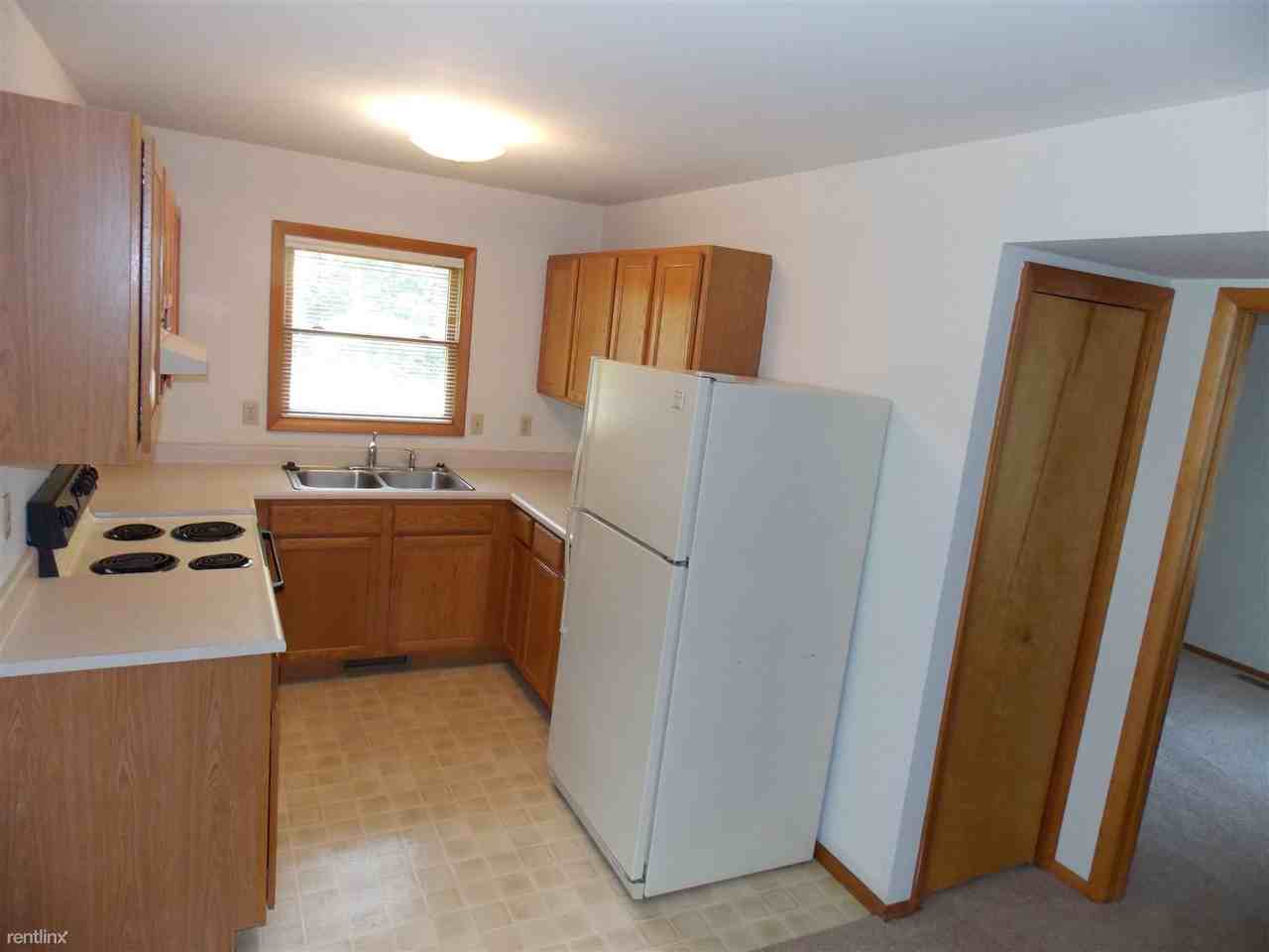 1731 S Highland Ave - Photo 3 of 10