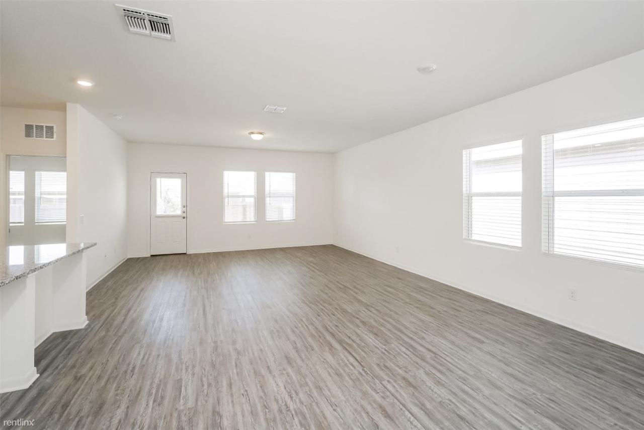 220 N Burleson Blvd - Photo 3 of 6
