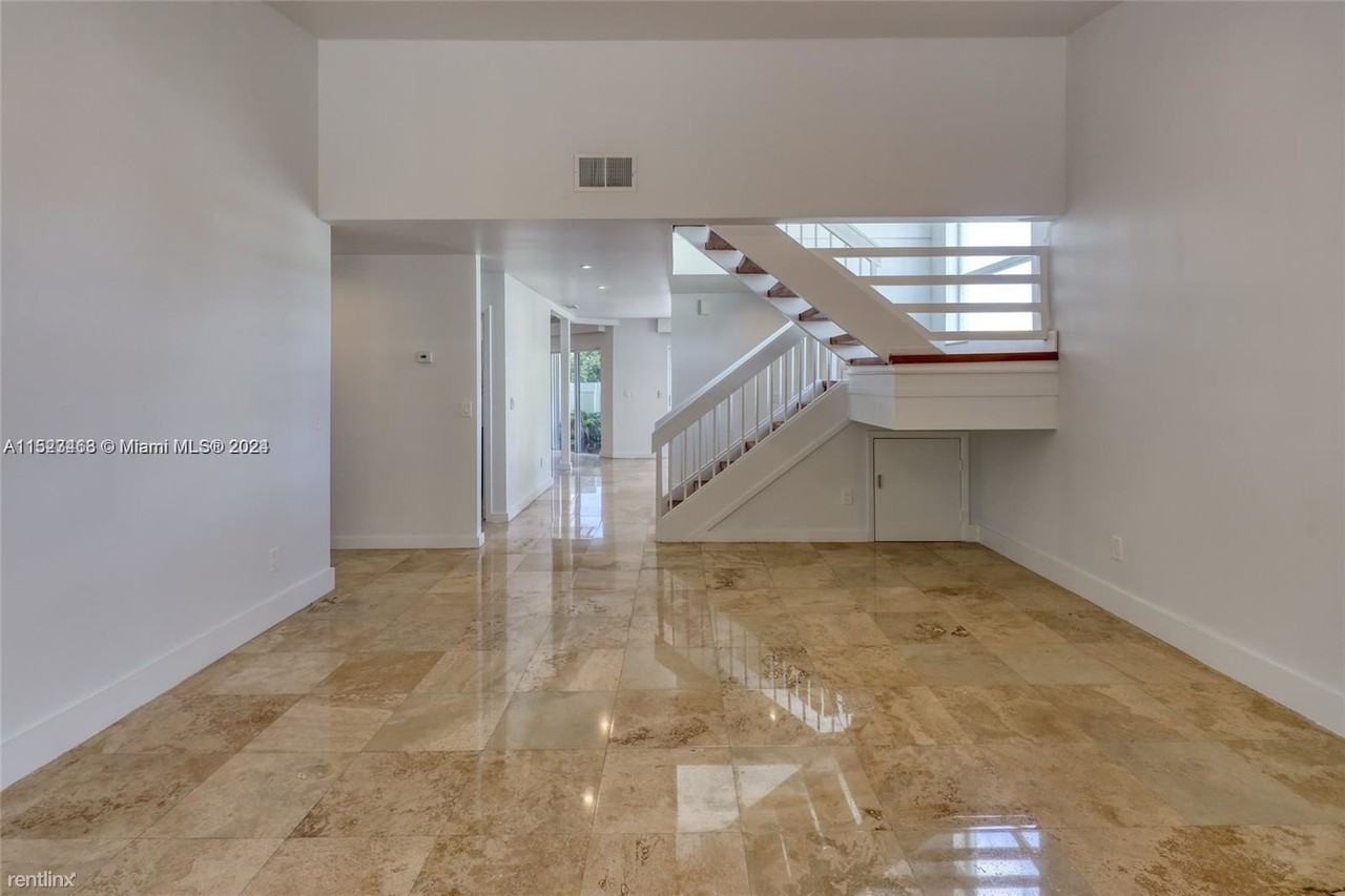 4761 Nw 98th Pl - Photo 3 of 10
