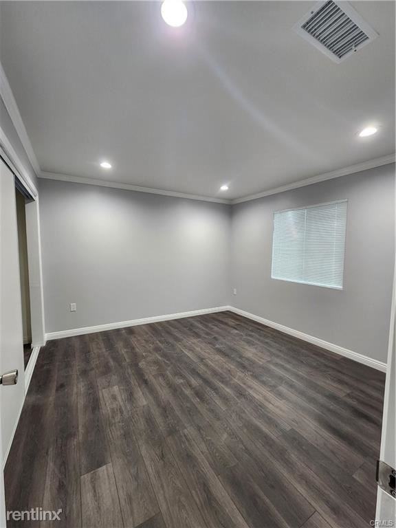 18702 Cohasset St - Photo 3 of 10