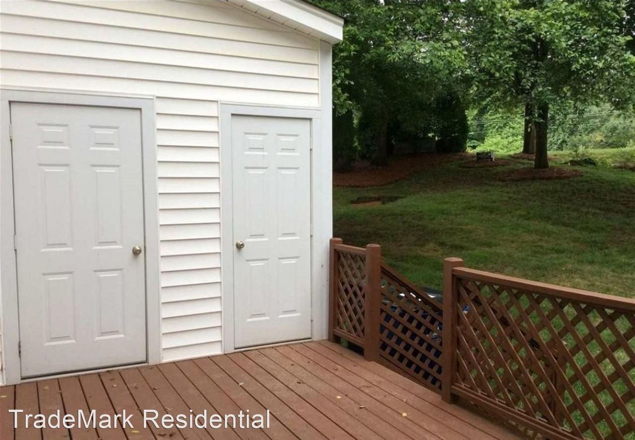 Beautiful Town House - Photo 2 of 20