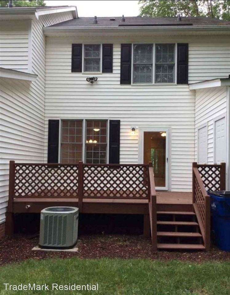 Beautiful Town House - Photo 3 of 20