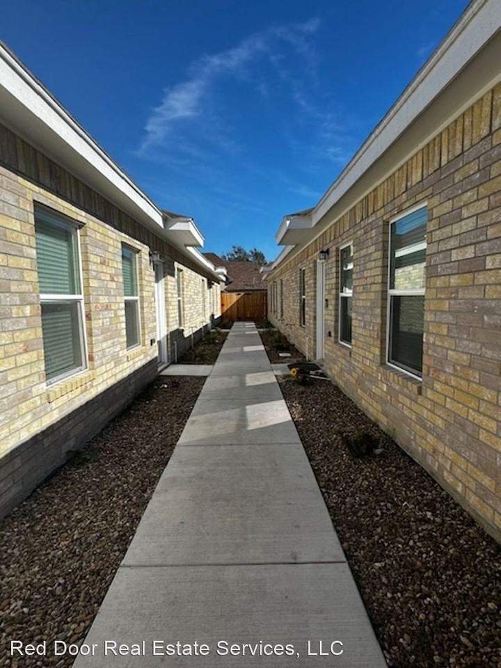 808 Kentucky St - Photo 2 of 12