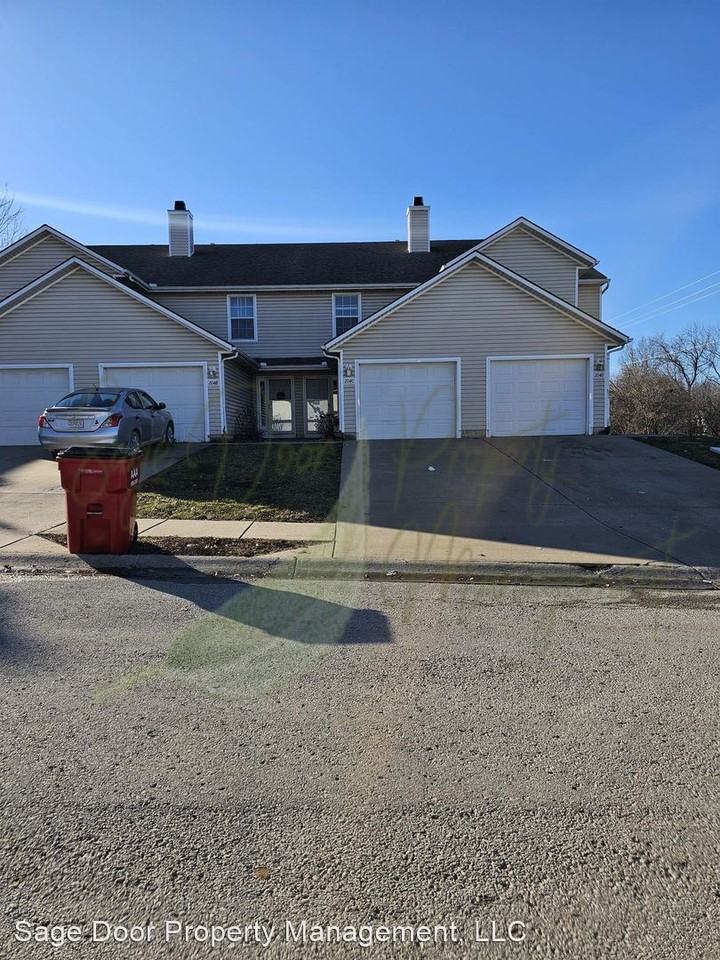 204 NE Sunshine Street Units A-D - Photo 2 of 18