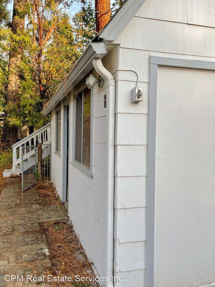 7015 Rogue River Hwy - Photo 3 of 7