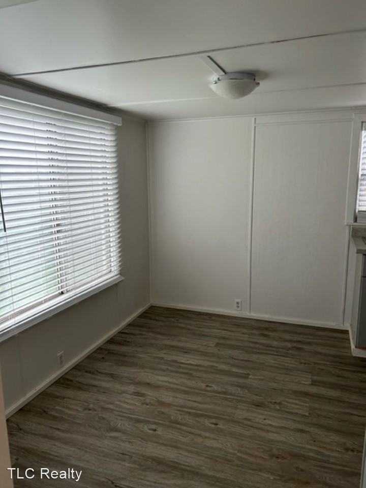 341 Moreland Ave - Photo 3 of 8